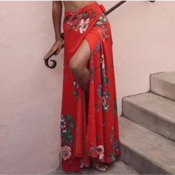 Lulus wrap maxi skirt.   Medium. Red floral - Picture 2 of 7